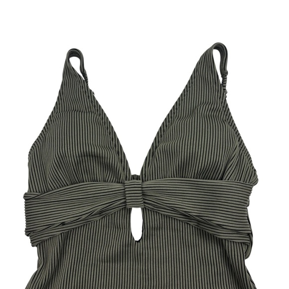CUPSHE OLIVE GREEN PLUNGING KNOTTED V-NECK ADJUSTABLE STRAP ONE PIECE SWIMSUIT - Picture 7 of 16